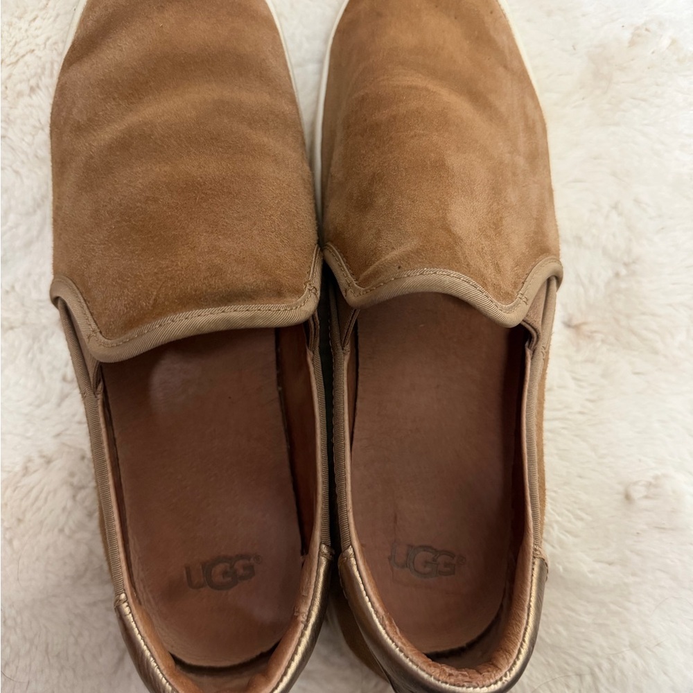 UGG women’s Tan Suede Loafers - Picture 3 of 3